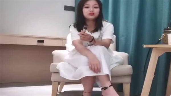 老表探花足浴店泡来巨乳高颜值女神，私密上门服务让你欲罢不能！