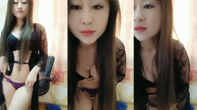 骚熟女紫色内裤诱惑,湿漉漉的私处若隐若现