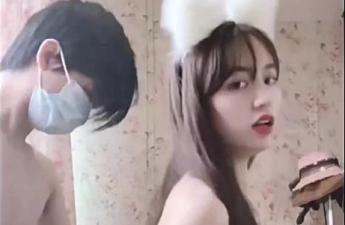 高颜值女神露脸原创!完美身材激情自嗨,超刺激湿身诱惑让你欲罢不能!